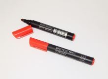 Popisovač permanentní KOH-I-NOOR 4005 červený, hrot 2,5 mm.